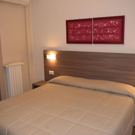 Hotel Pilotto Πεσκιέρα ντελ Γκάρντα Εξωτερικό φωτογραφία
