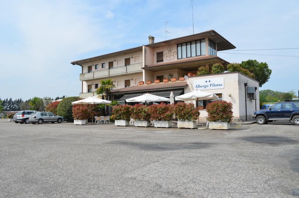 Hotel Pilotto Πεσκιέρα ντελ Γκάρντα Εξωτερικό φωτογραφία