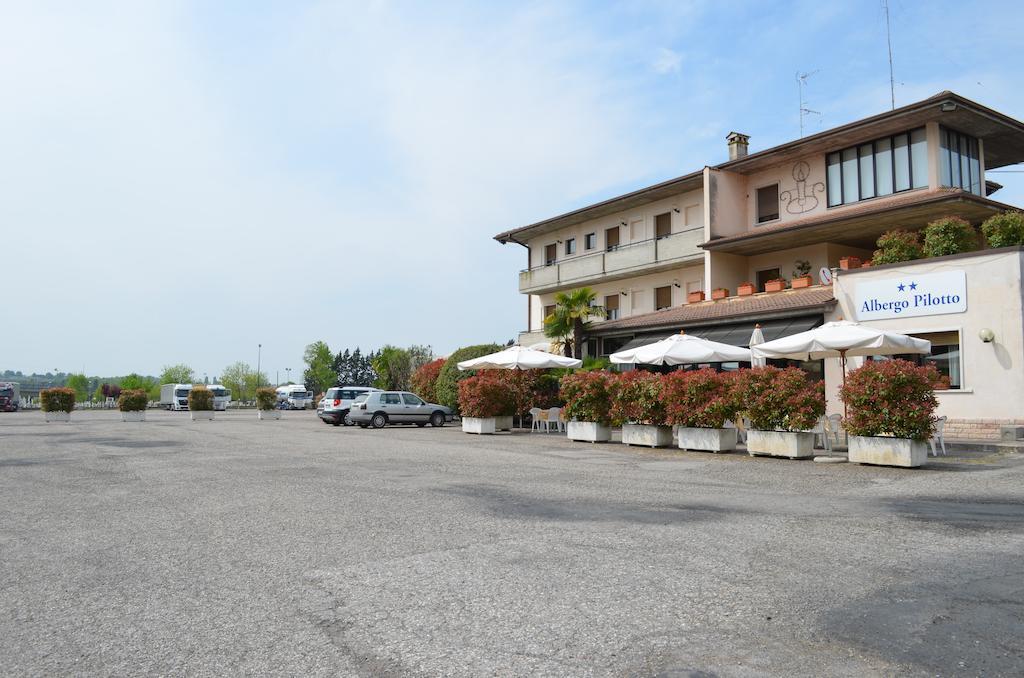 Hotel Pilotto Πεσκιέρα ντελ Γκάρντα Εξωτερικό φωτογραφία