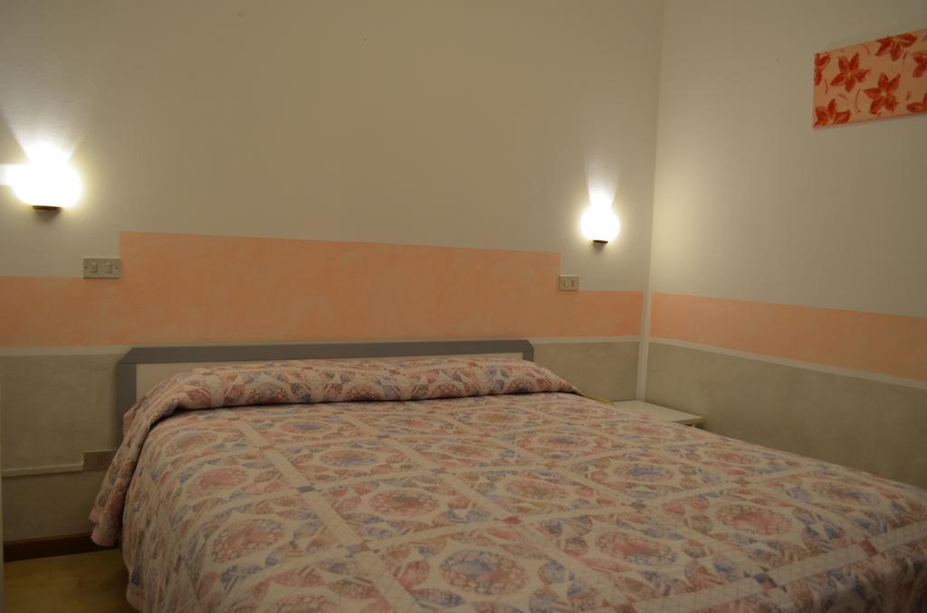 Hotel Pilotto Πεσκιέρα ντελ Γκάρντα Εξωτερικό φωτογραφία