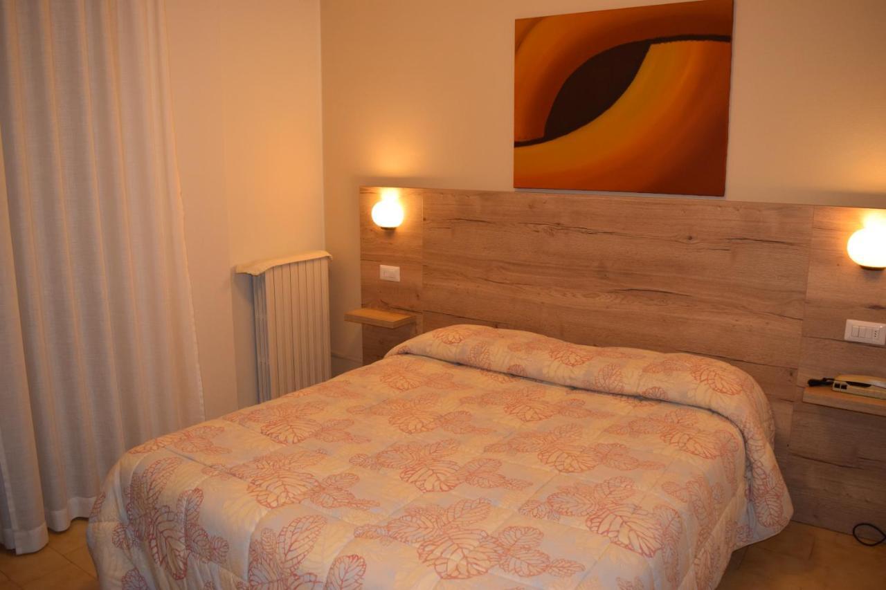 Hotel Pilotto Πεσκιέρα ντελ Γκάρντα Εξωτερικό φωτογραφία