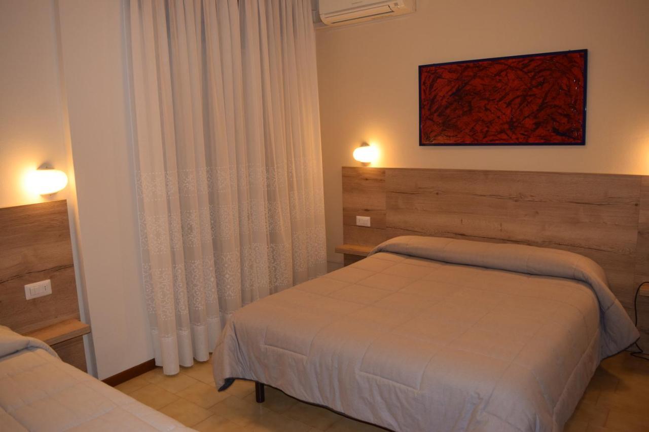 Hotel Pilotto Πεσκιέρα ντελ Γκάρντα Εξωτερικό φωτογραφία