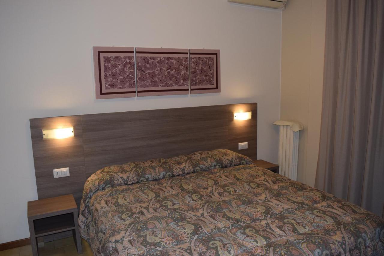 Hotel Pilotto Πεσκιέρα ντελ Γκάρντα Εξωτερικό φωτογραφία