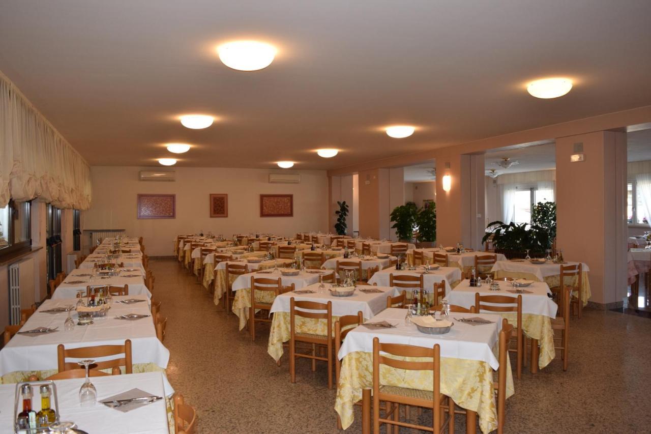 Hotel Pilotto Πεσκιέρα ντελ Γκάρντα Εξωτερικό φωτογραφία