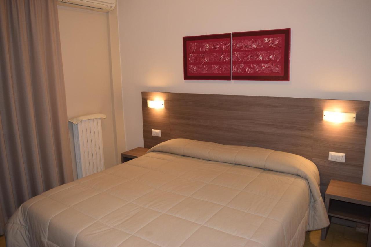 Hotel Pilotto Πεσκιέρα ντελ Γκάρντα Εξωτερικό φωτογραφία