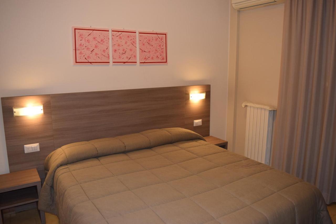 Hotel Pilotto Πεσκιέρα ντελ Γκάρντα Εξωτερικό φωτογραφία