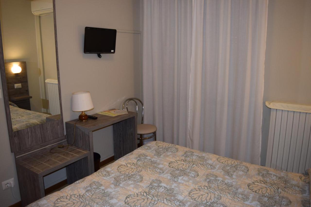 Hotel Pilotto Πεσκιέρα ντελ Γκάρντα Εξωτερικό φωτογραφία