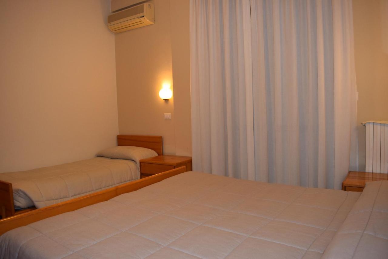 Hotel Pilotto Πεσκιέρα ντελ Γκάρντα Εξωτερικό φωτογραφία