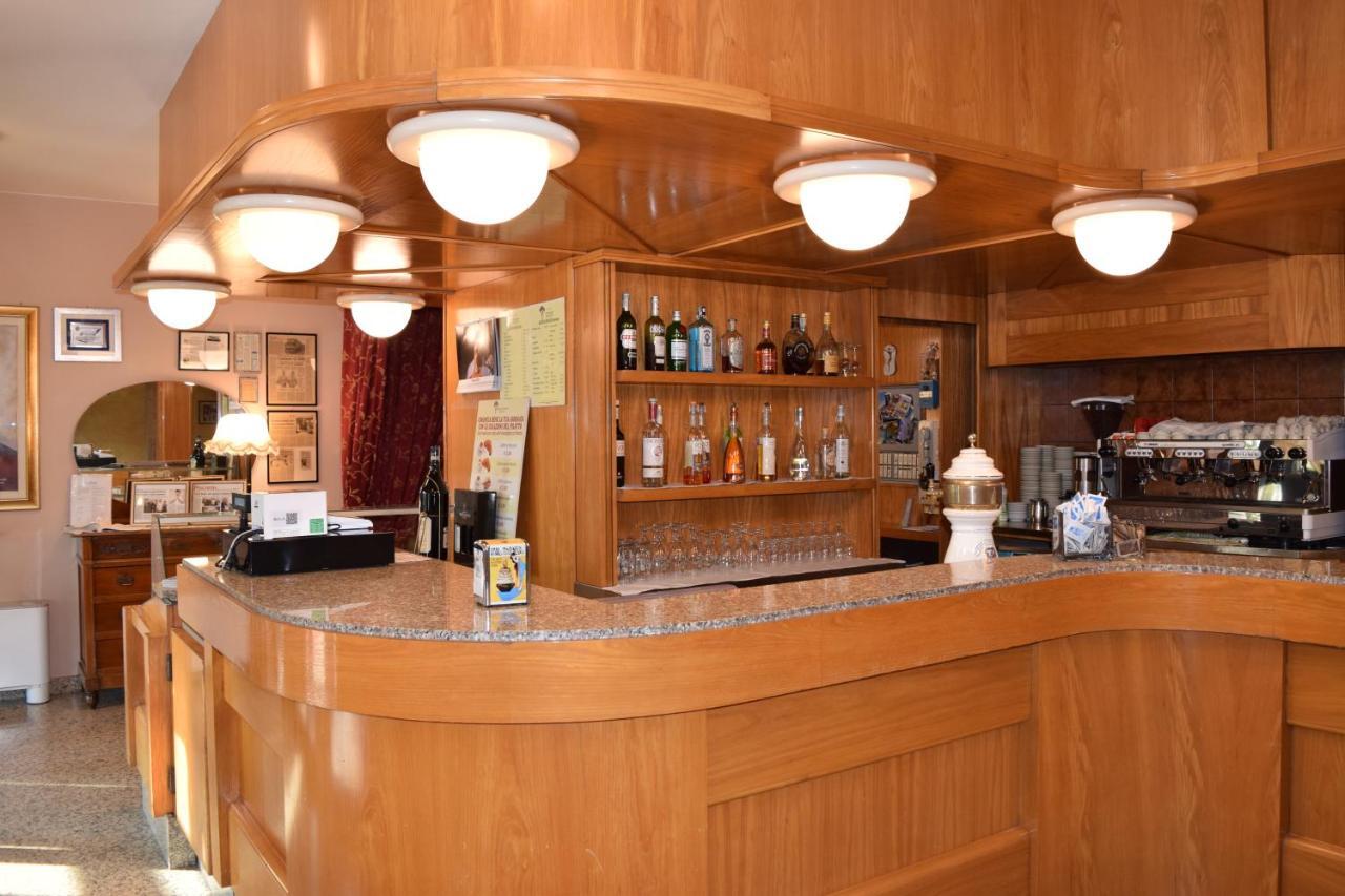 Hotel Pilotto Πεσκιέρα ντελ Γκάρντα Εξωτερικό φωτογραφία